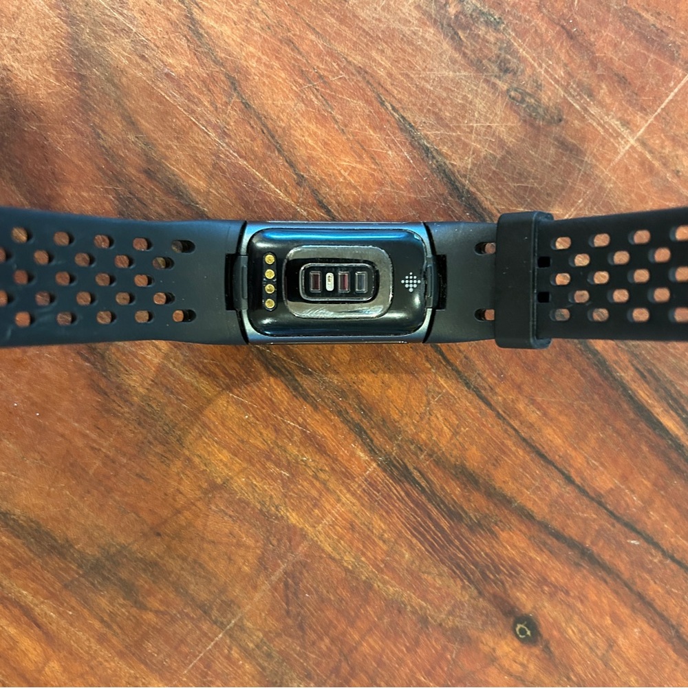 Fitbit Charge 5 - Picture 4 of 5